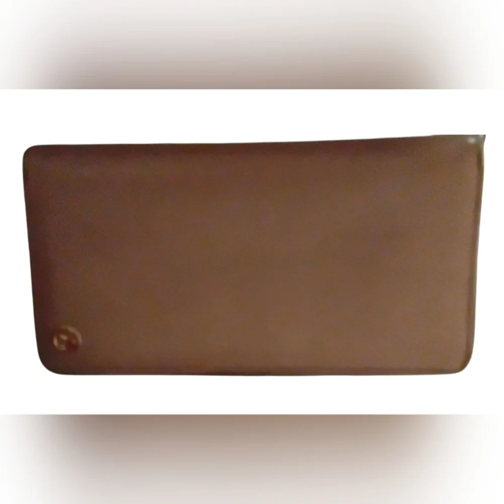 Gucci Beige Leather Zip Around Wallet